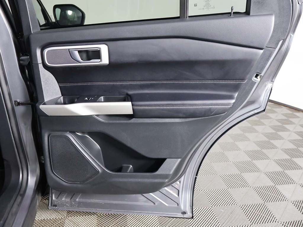 2021 Ford Explorer XLT photo 25