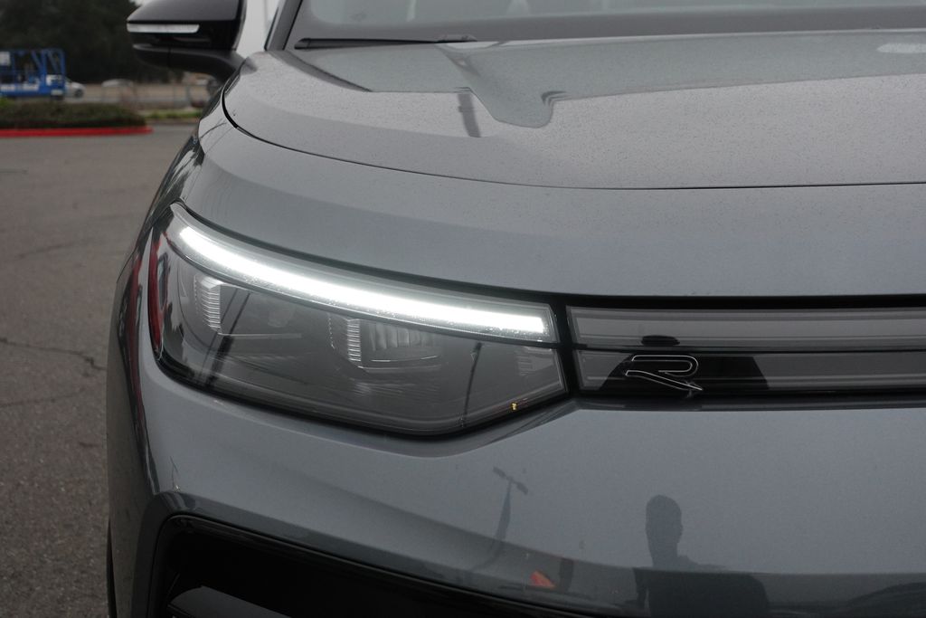 2026 Volkswagen Tiguan SE R-Line Black photo 3