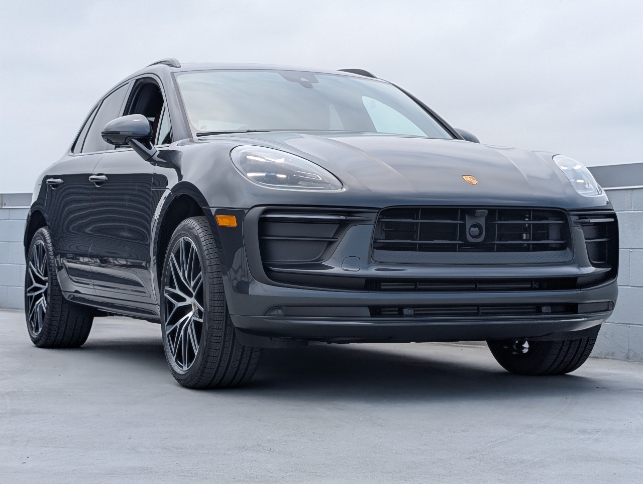 2025 Porsche Macan T photo 23