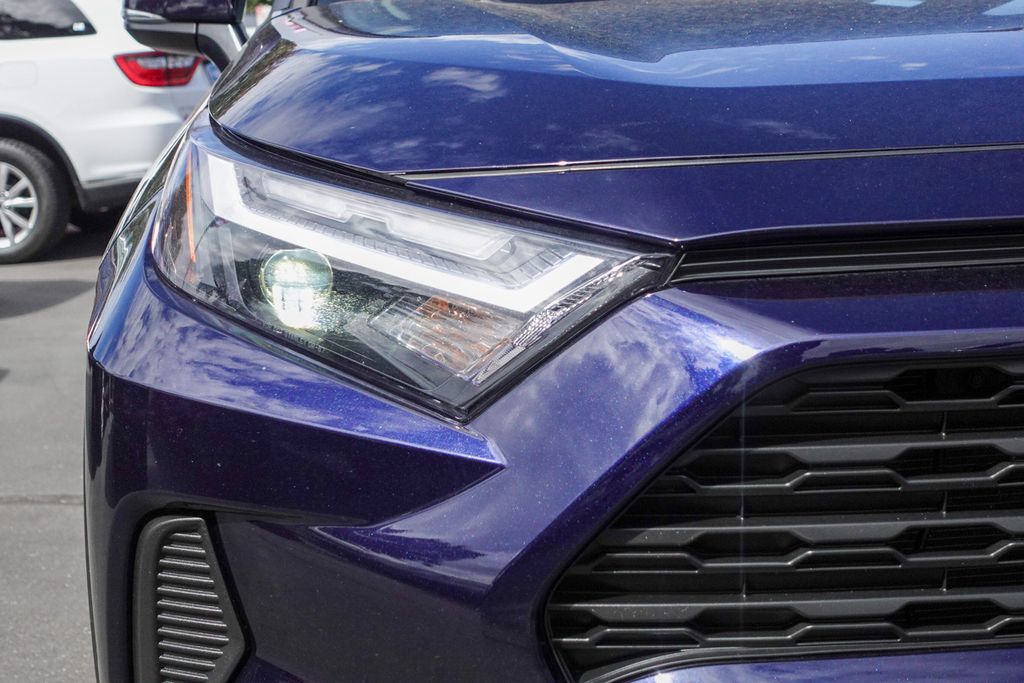 2023 Toyota RAV4 XLE photo 3