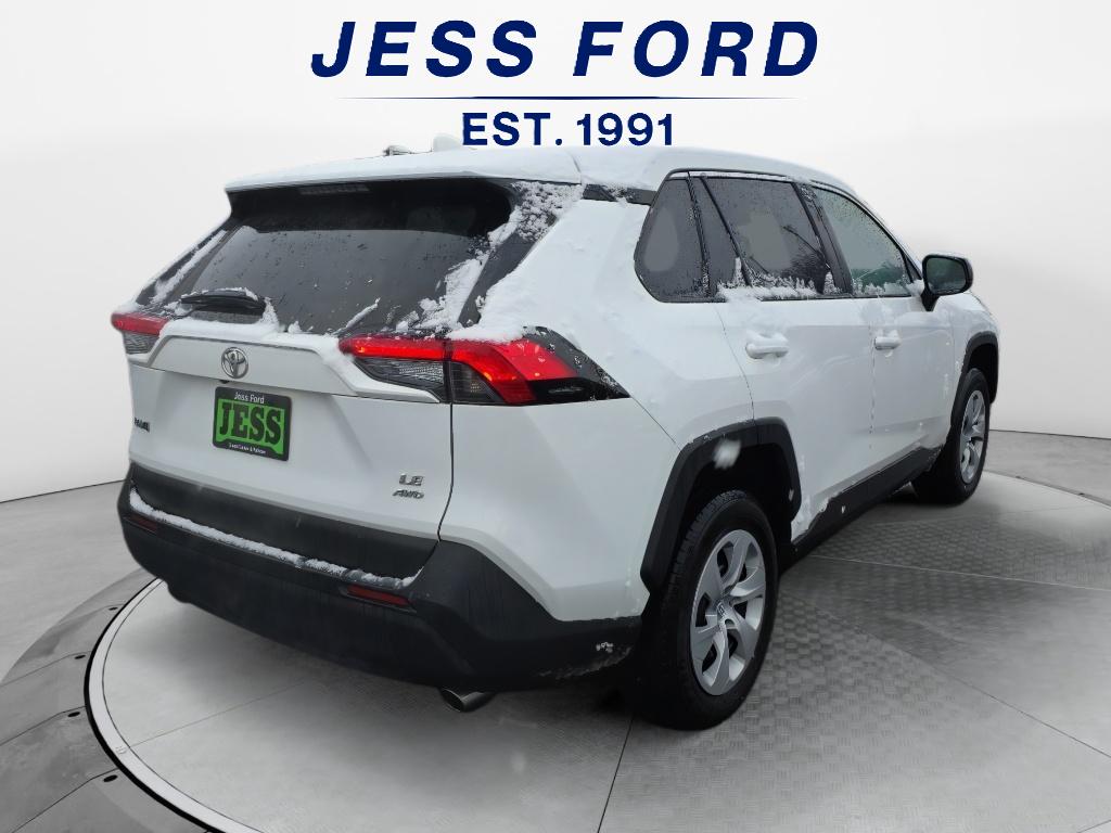 2024 Toyota RAV4 LE photo 4