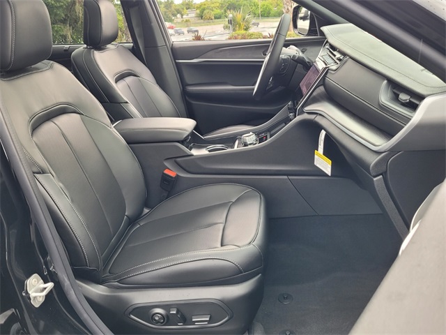 2025 Jeep Grand Cherokee Limited photo 10