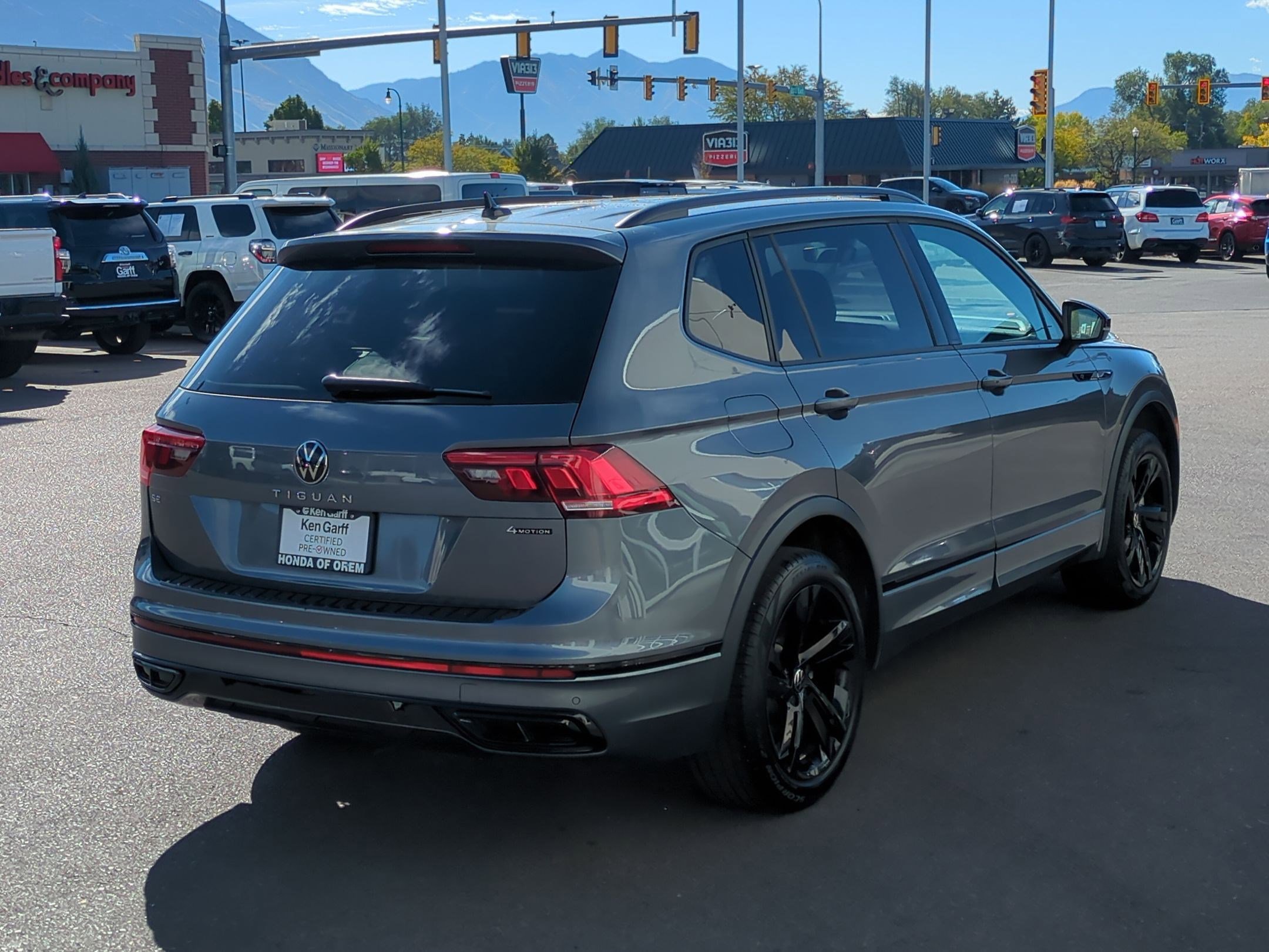 2024 Volkswagen Tiguan SE R-Line Black photo 2