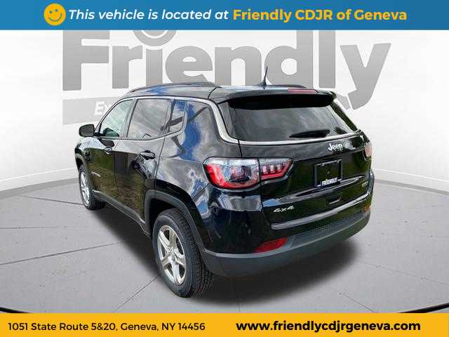 2023 Jeep Compass Latitude photo 4