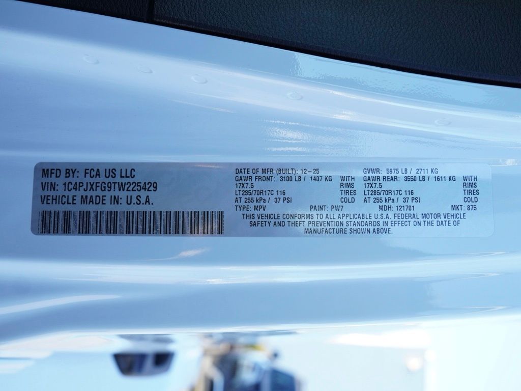 New 2026 Bright White Clear-Coat Exterior Paint Jeep Rubicon image 28