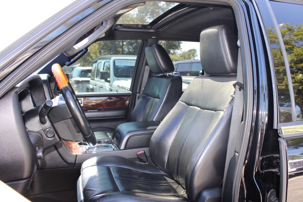 2016 Lincoln Navigator Select photo 5