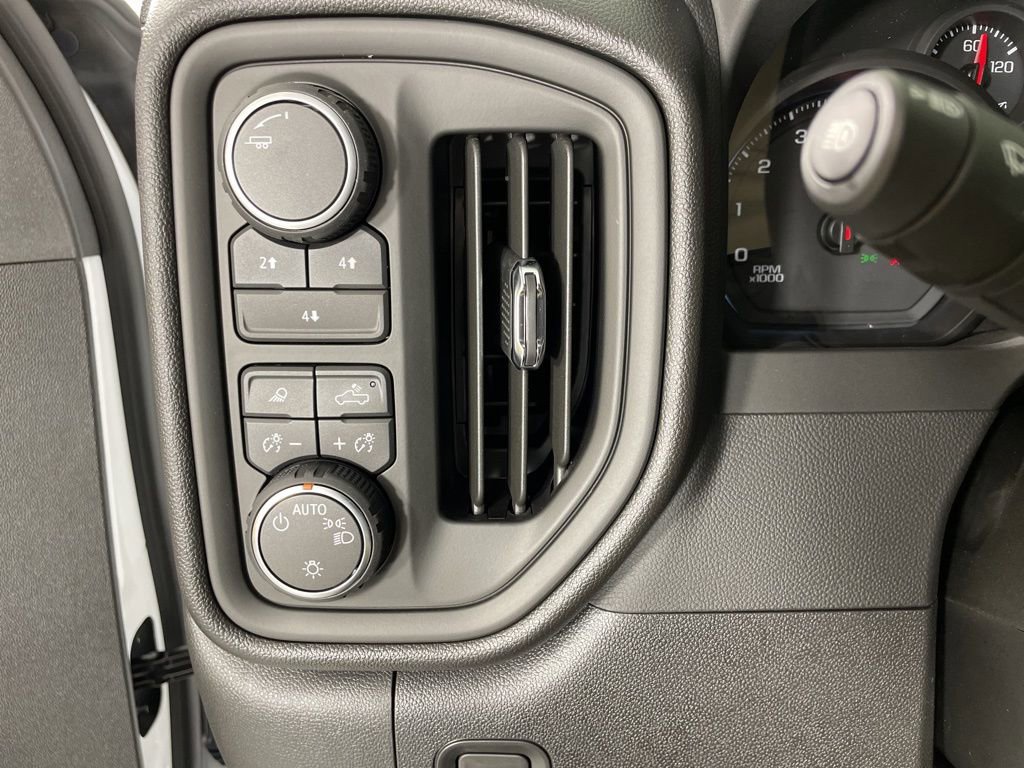 2025 Chevrolet Silverado 2500HD Custom photo 24