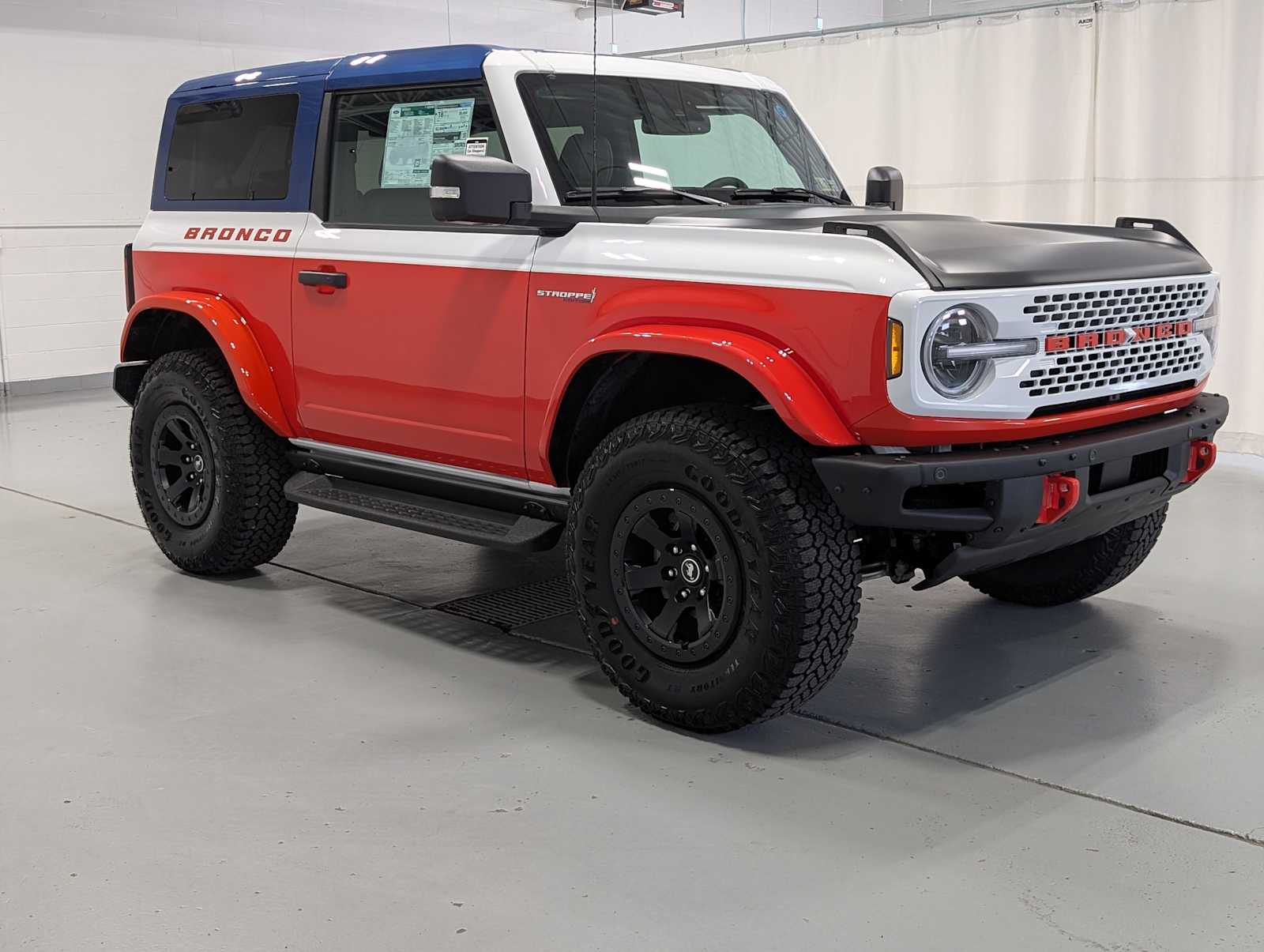 2025 Ford Bronco First Edition photo 6