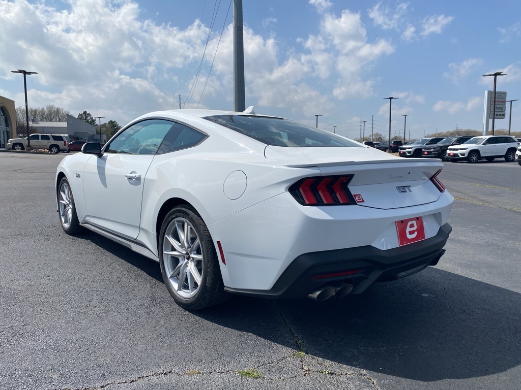 2025 Ford Mustang GT Premium photo 5
