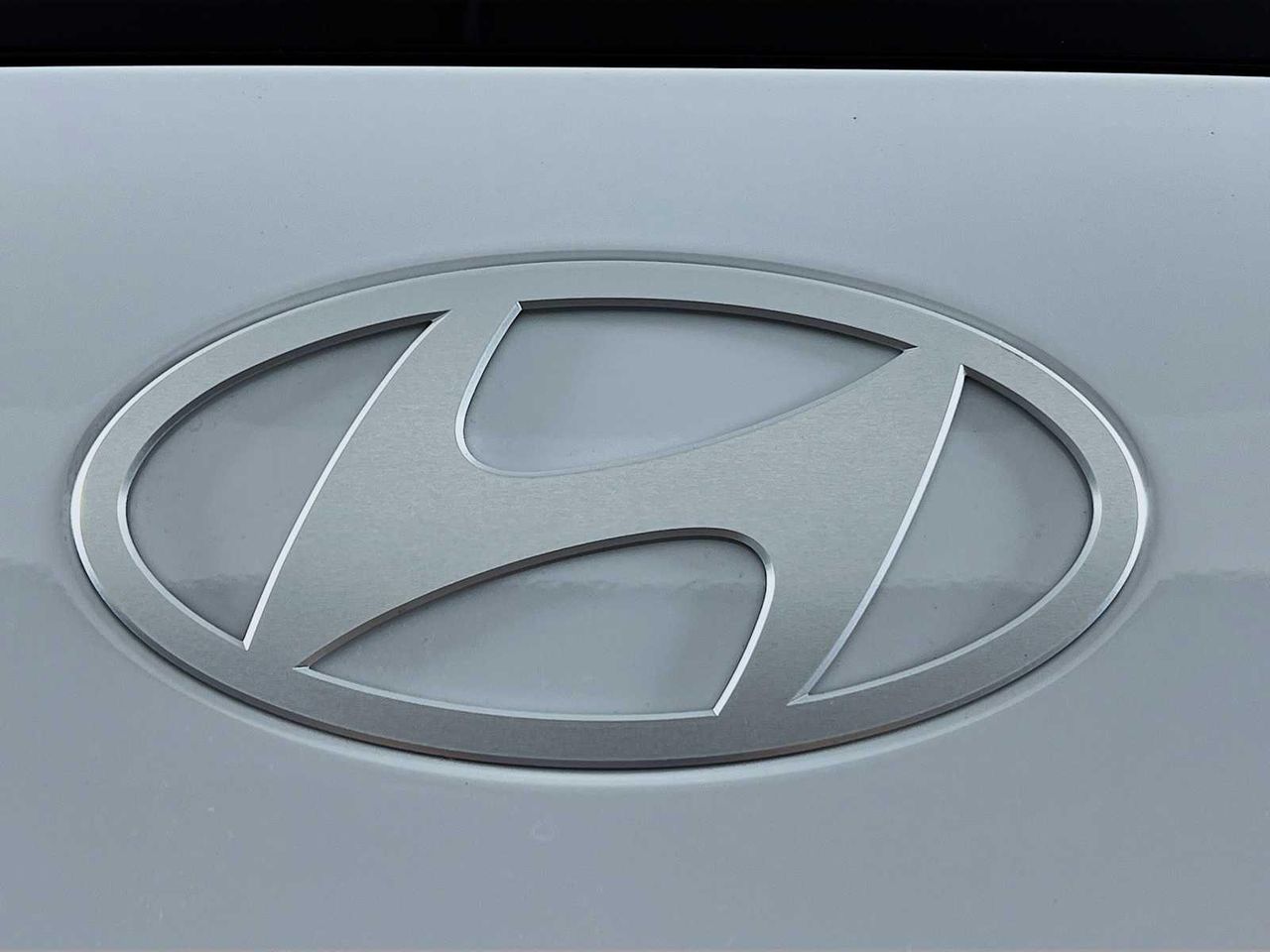2026 Hyundai Kona SEL photo 5