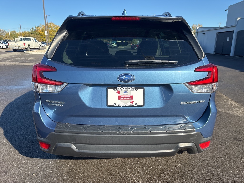 2022 Subaru Forester Premium photo 3