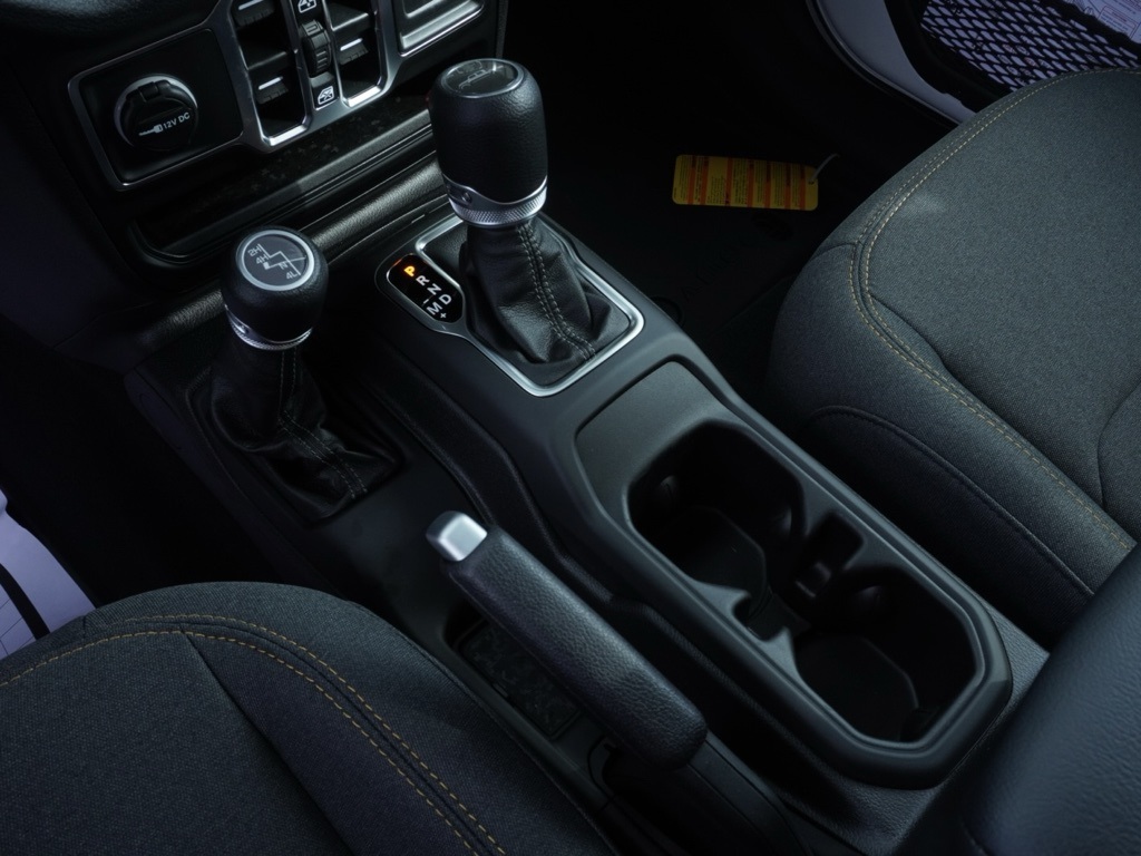 2025 Jeep Gladiator Sport photo 19