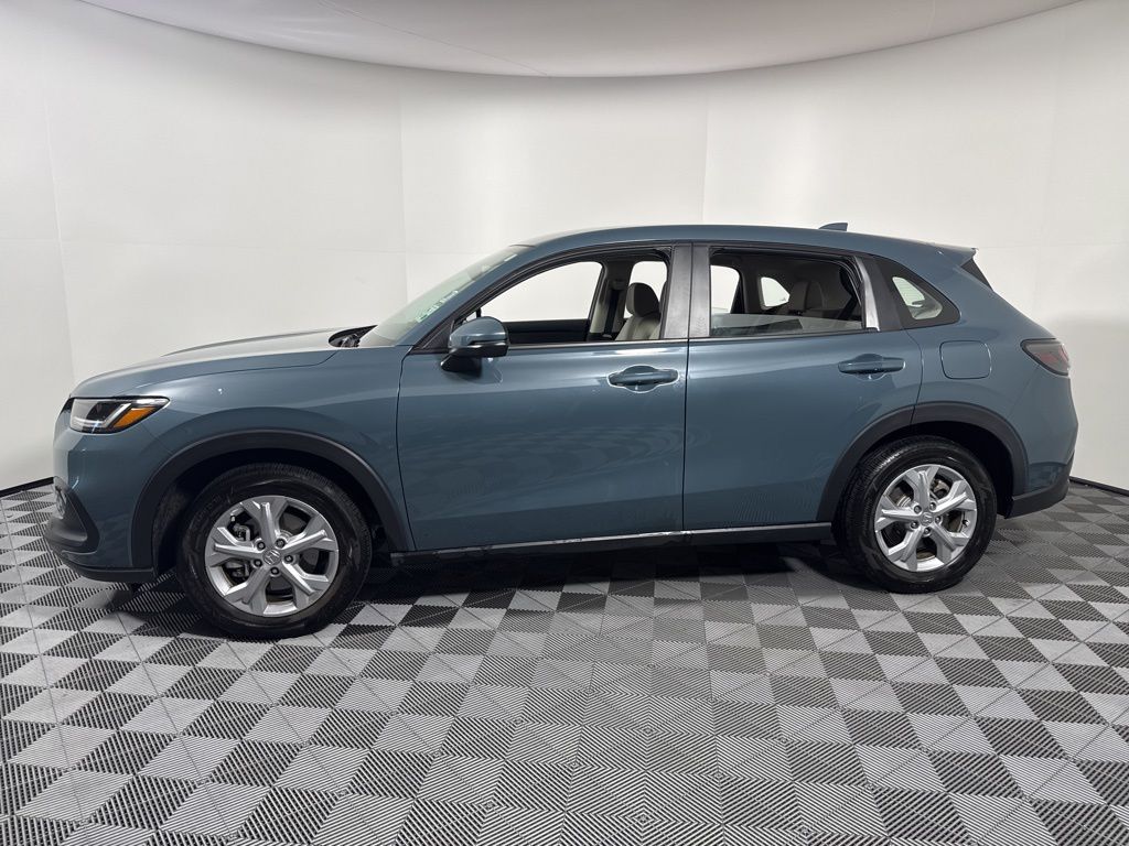 2025 Honda HR-V LX photo 3