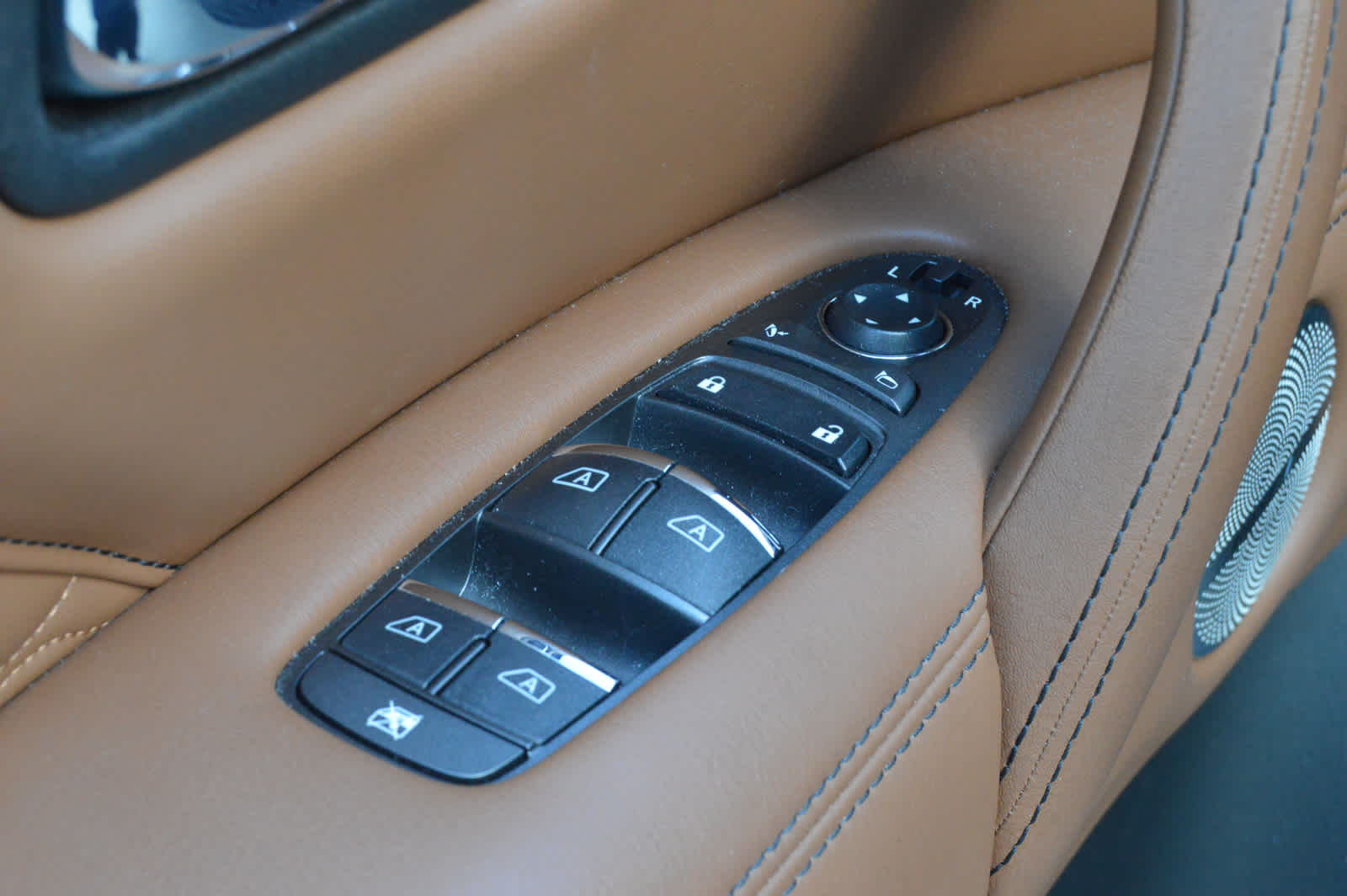 2022 Infiniti QX80 Sensory photo 15