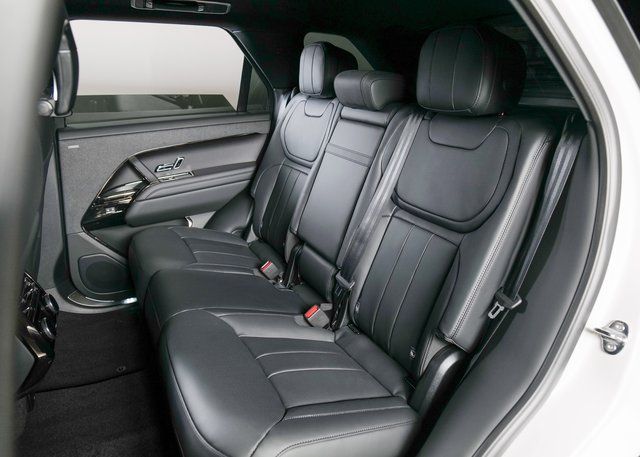 2025 Land Rover Range Rover Sport SE photo 3
