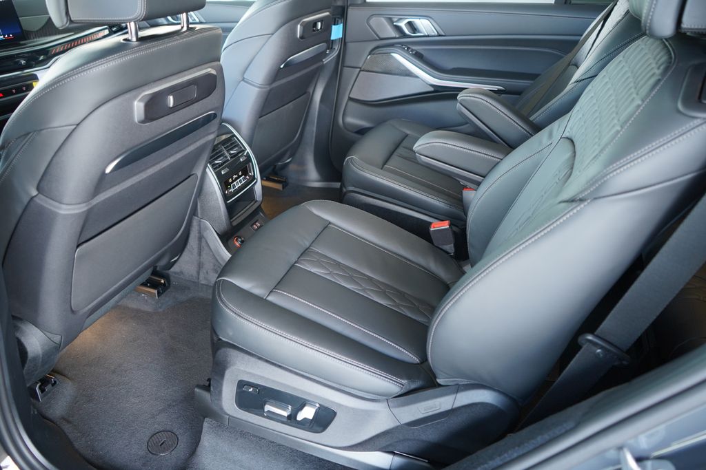 2026 Bmw X7 M60i photo 16