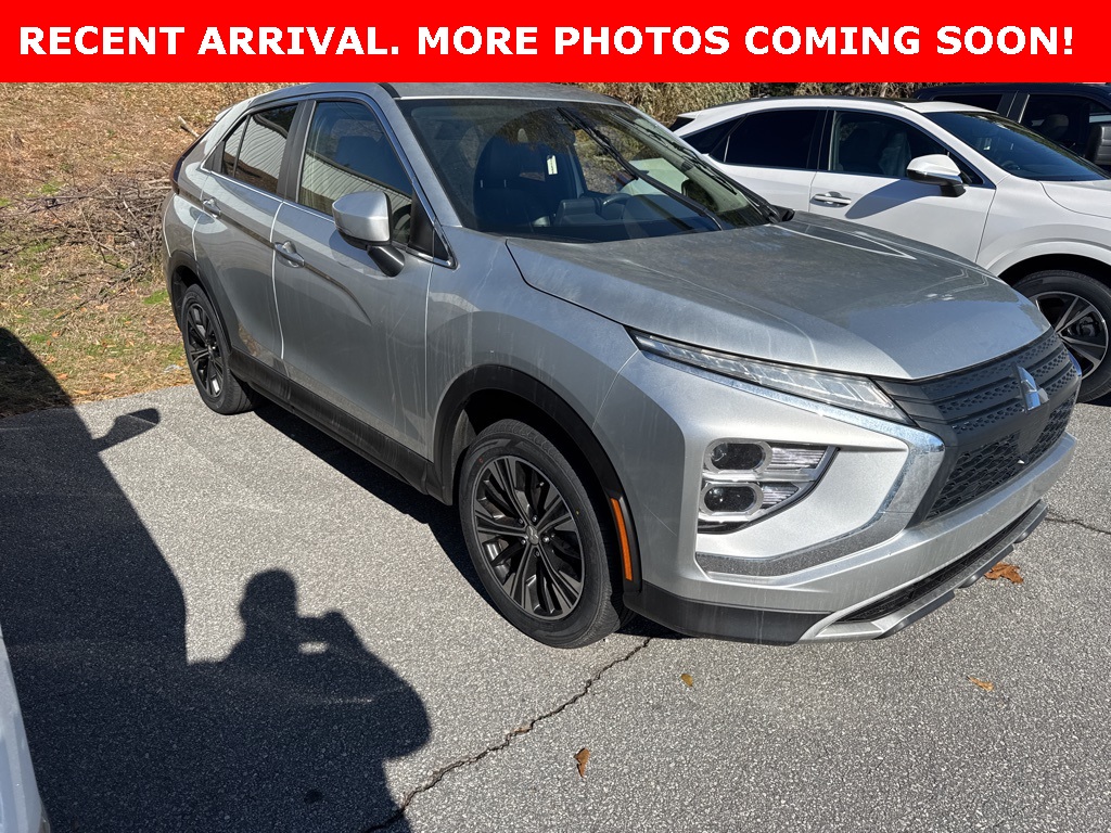 2022 Mitsubishi Eclipse Cross SE's photo