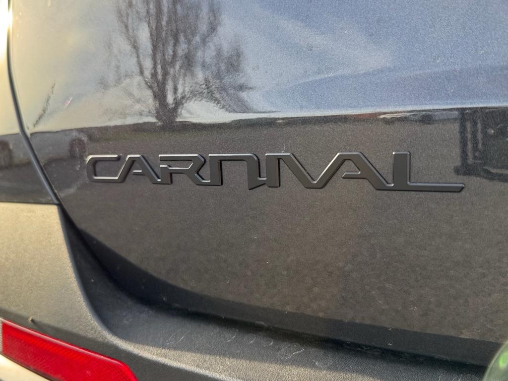 2025 Kia Carnival SX Prestige photo 5