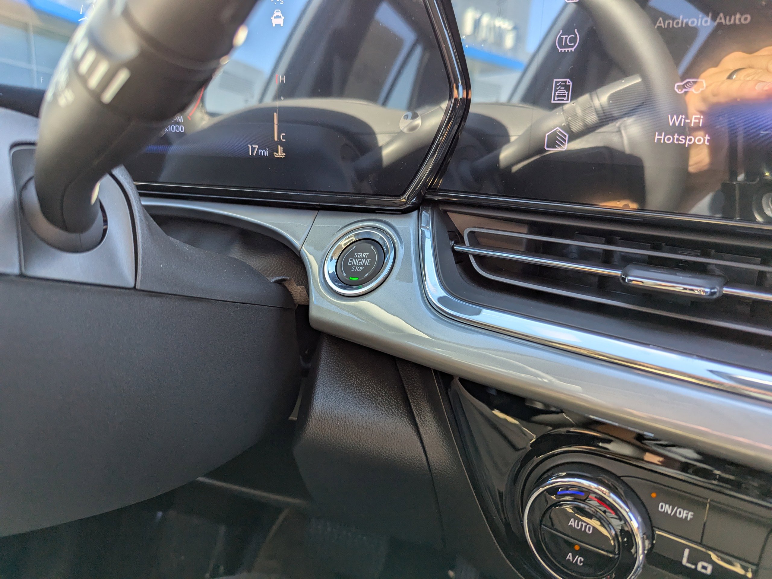 2025 Chevrolet Trax LT photo 14