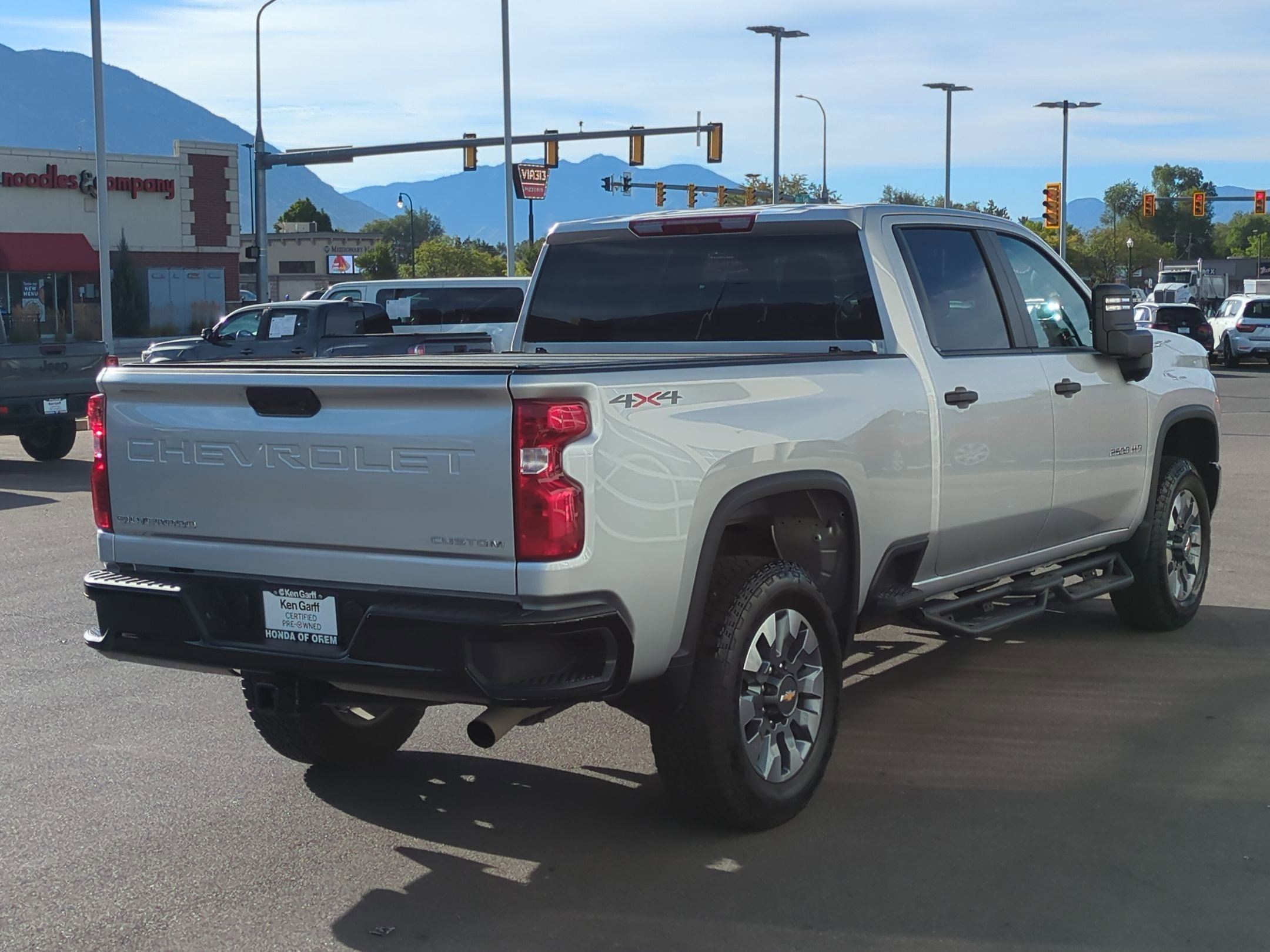 2022 Chevrolet Silverado 2500HD Custom photo 3