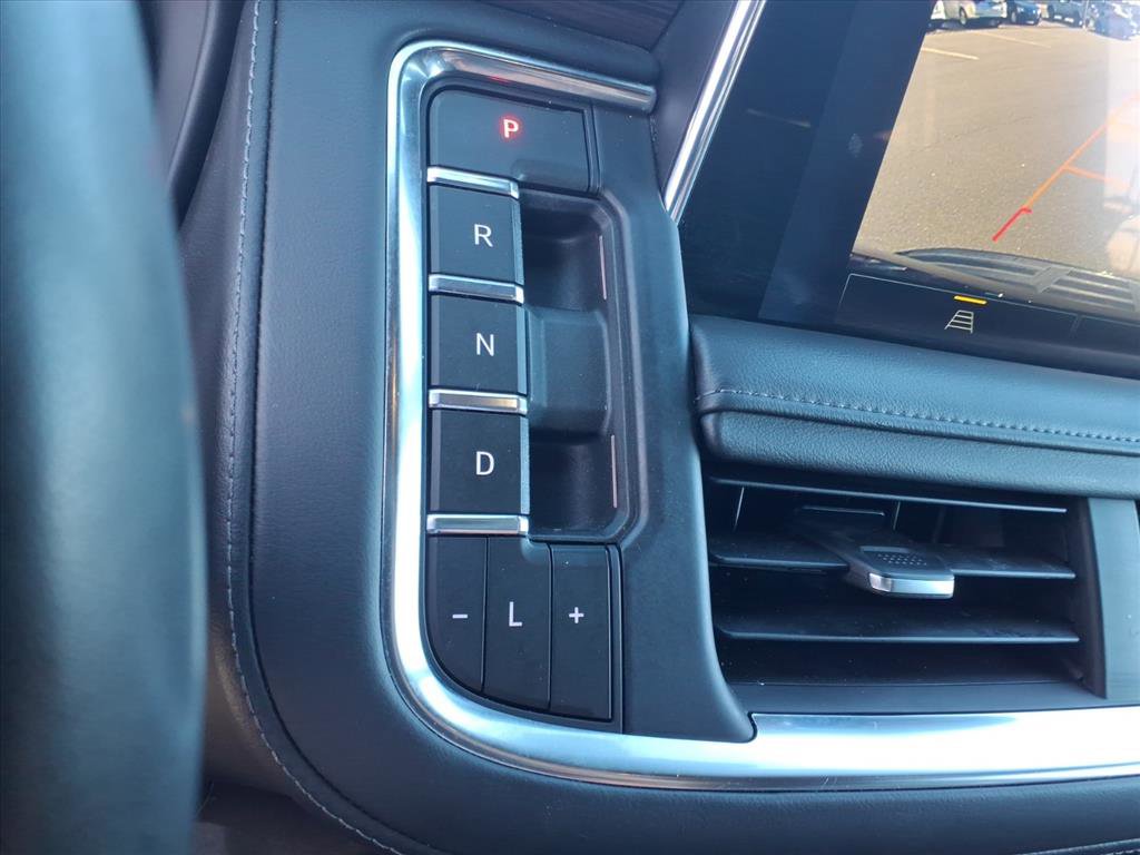 2023 Chevrolet Suburban LT photo 13