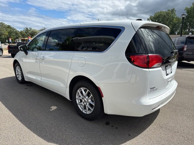2023 Chrysler Voyager LX photo 4