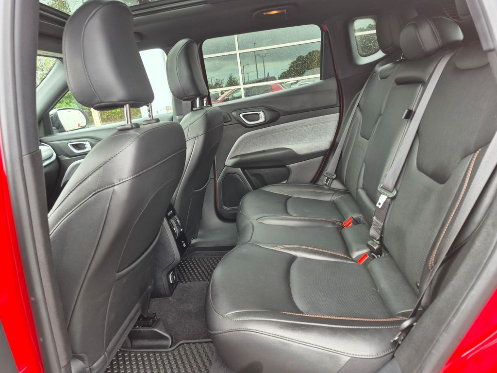 2023 Jeep Compass Latitude Lux photo 12