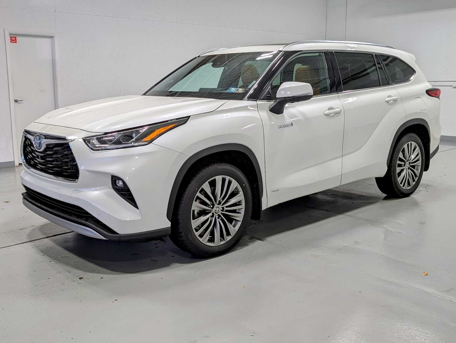 Pre-Owned 2021 Toyota Highlander Hybrid Platinum in Blizzard Pearl ...