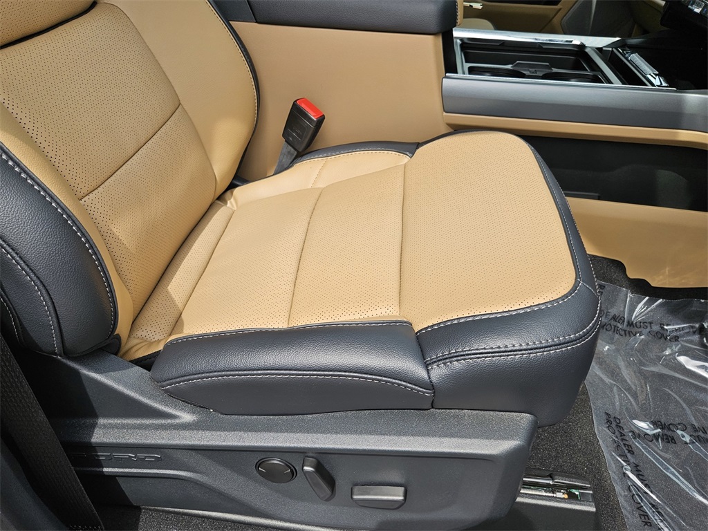 2025 Ford F-250 Lariat photo 36