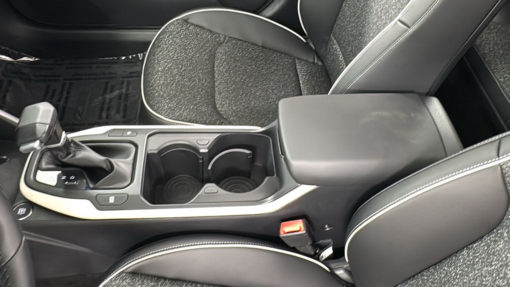 2025 Kia K4 GT-Line photo 28