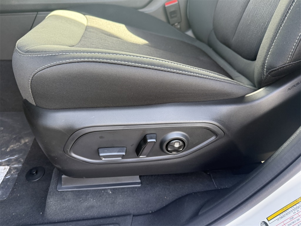 2025 Jeep Grand Cherokee Laredo photo 12
