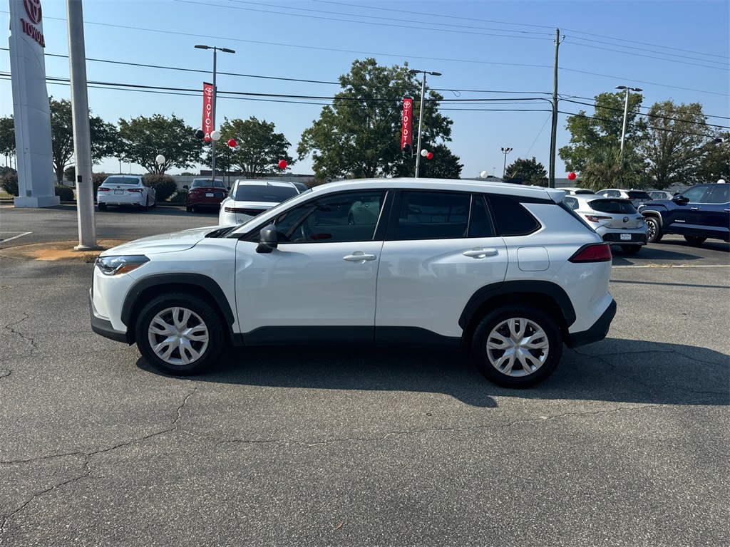 2024 Toyota Corolla Cross L photo 6