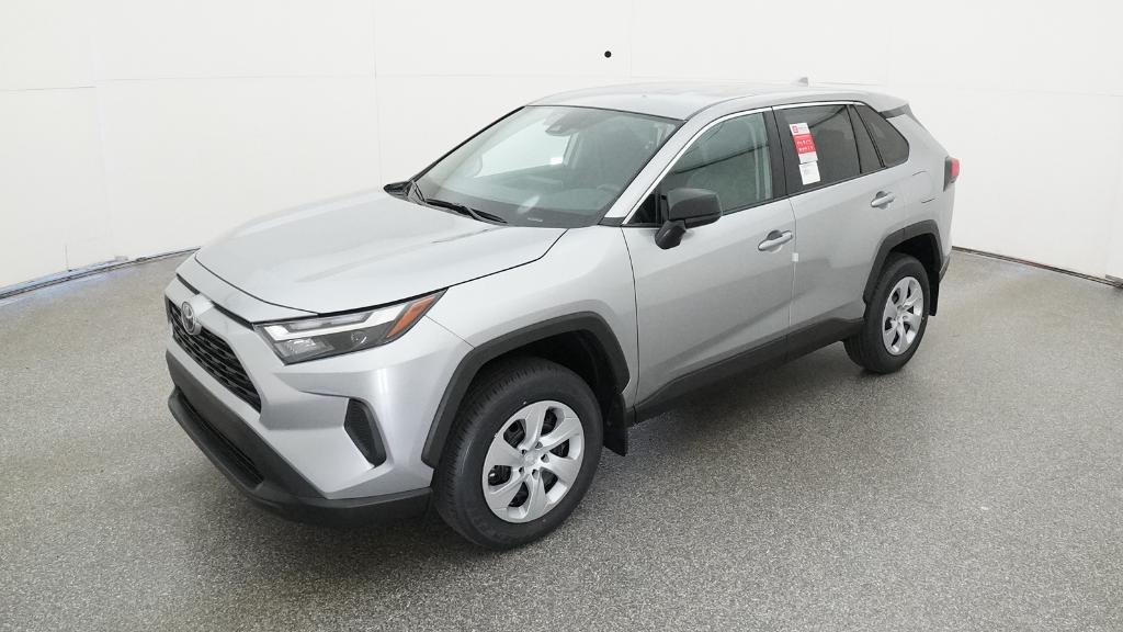 2025 Toyota RAV4 LE's photo