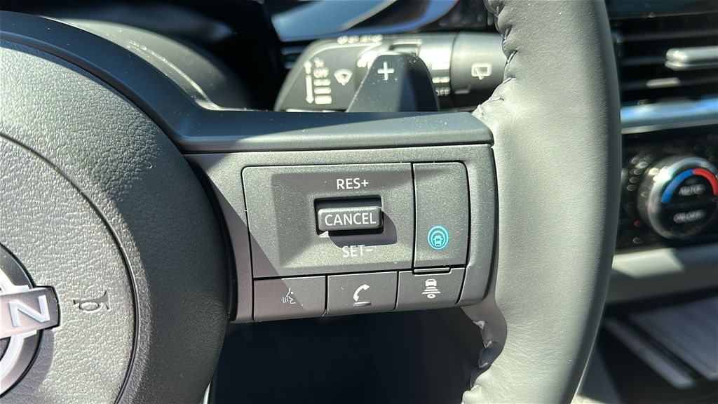 2025 Nissan Pathfinder SV photo 14