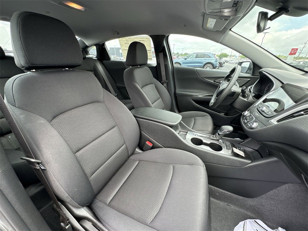 2025 Chevrolet Malibu LS photo 22