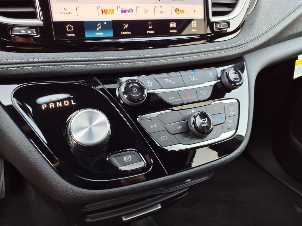 2026 Chrysler Pacifica photo 17