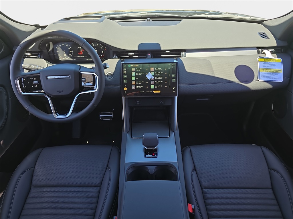2025 Land Rover Discovery Sport SE photo 4