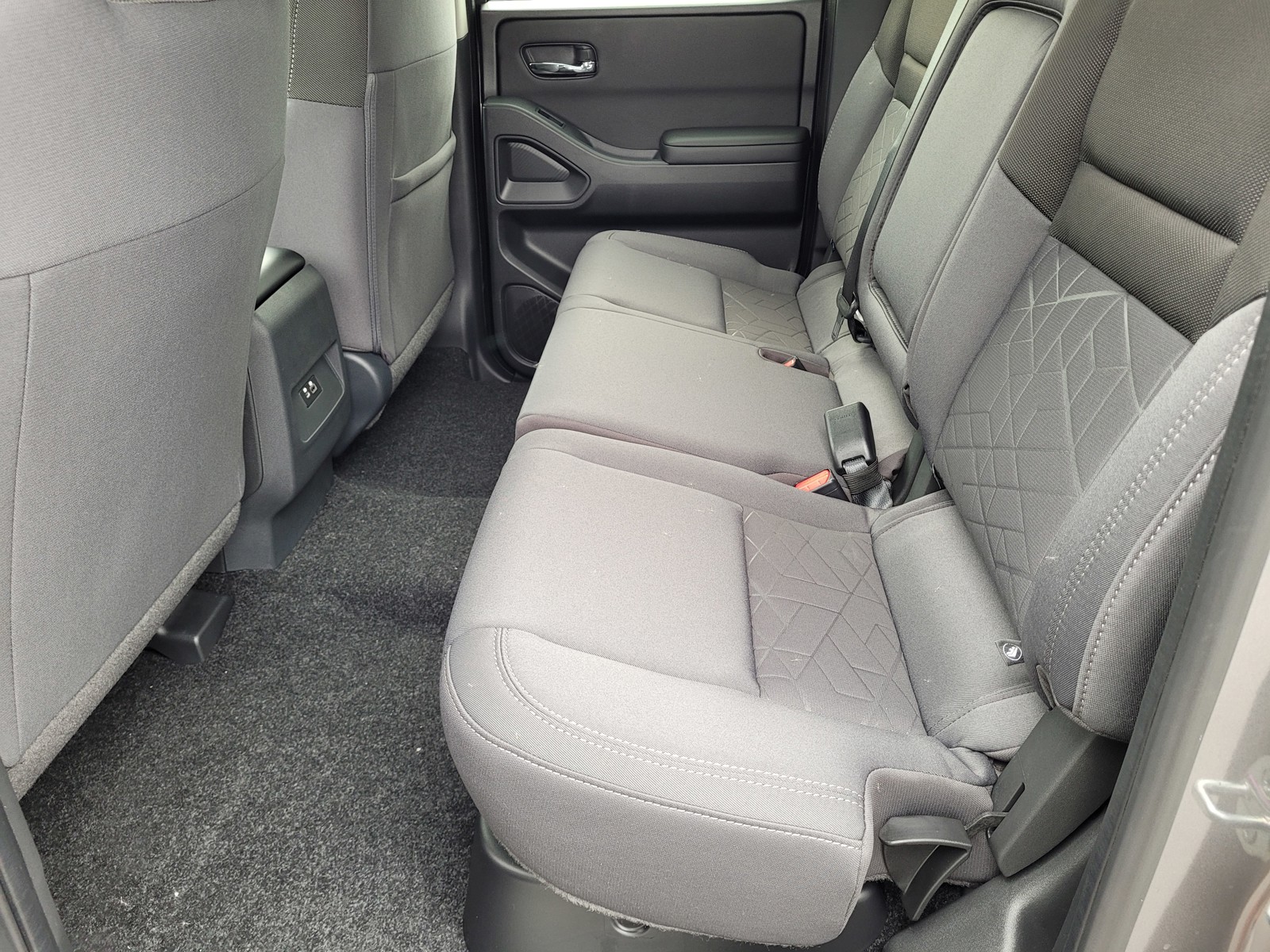 2026 Nissan Frontier SV photo 7