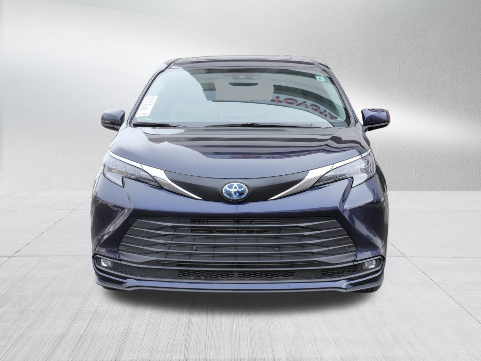 Used 2025 Toyota Sienna XLE with VIN 5TDYRKEC2SS267955 for sale in Golden Valley, Minnesota