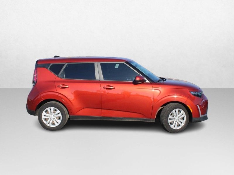 2023 Kia Soul LX photo 2