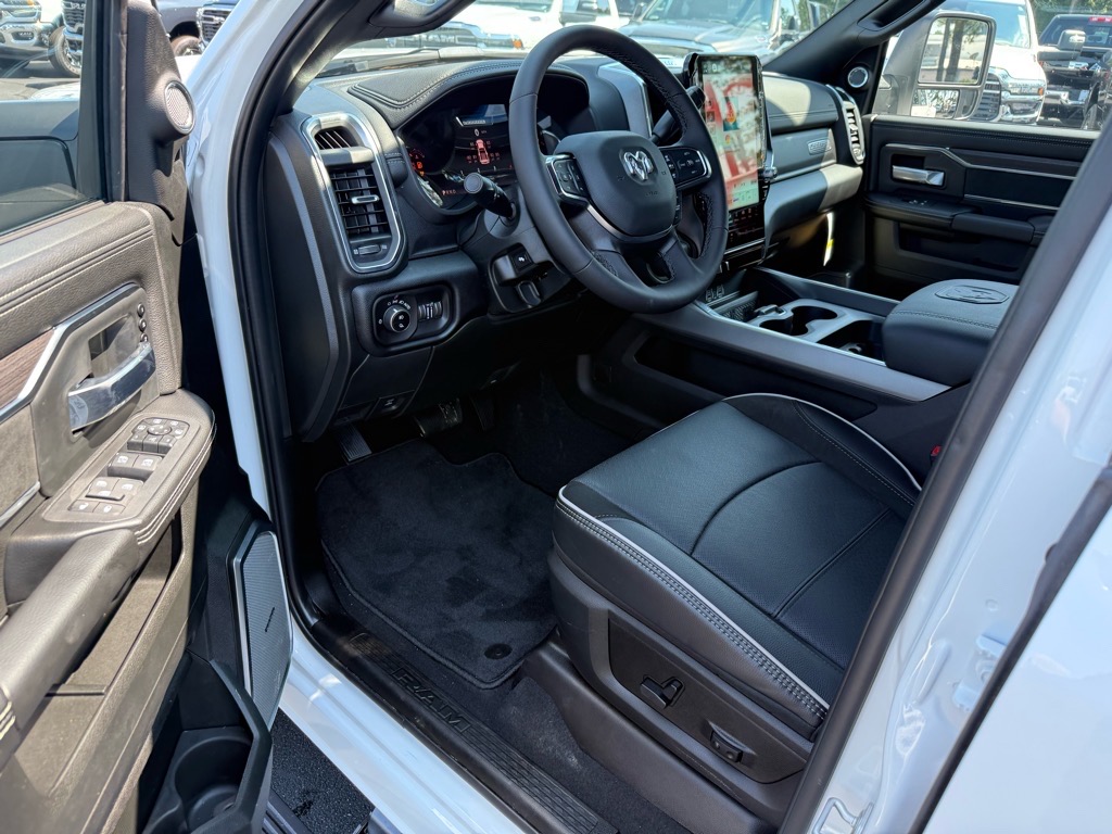 2025 Ram 3500 Laramie photo 4