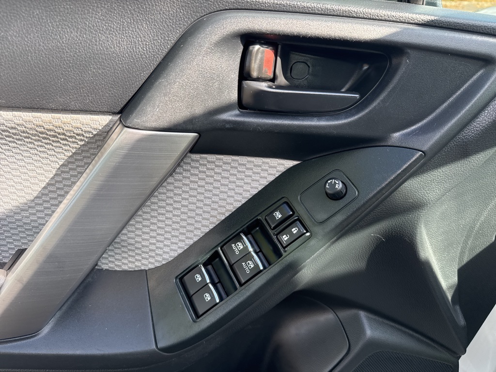 2017 Subaru Forester 2.5i Premium photo 10