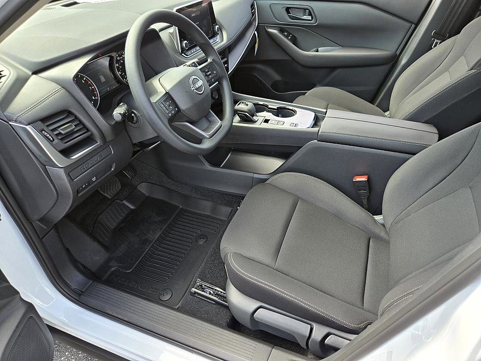 2025 Nissan Rogue S photo 9