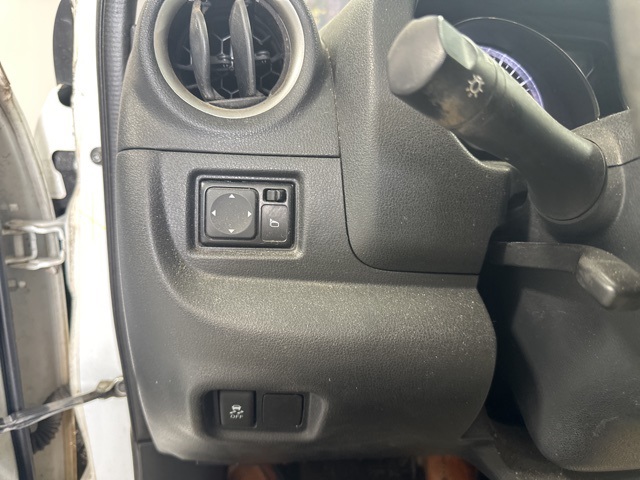 2016 Nissan Versa 1.6 SV photo 14