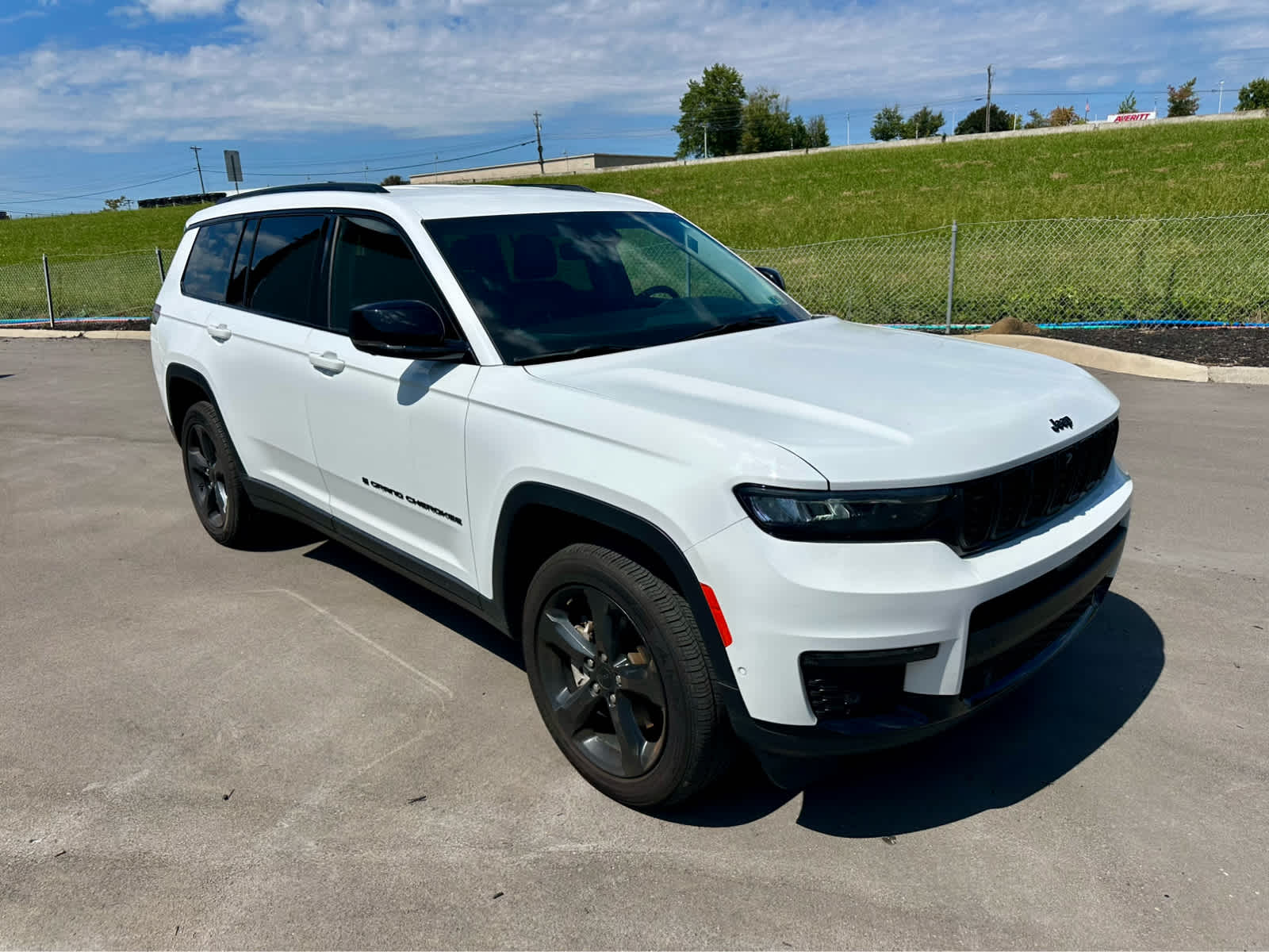 2023 Jeep Grand Cherokee Limited photo 3