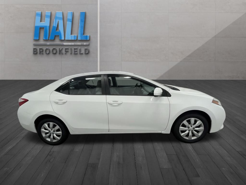 2015 Toyota Corolla LE photo 6