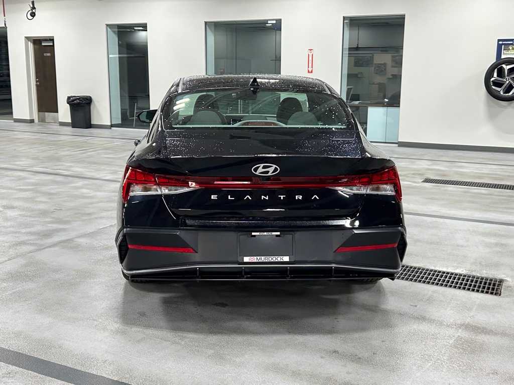 2024 Hyundai Elantra SEL Convenience photo 7