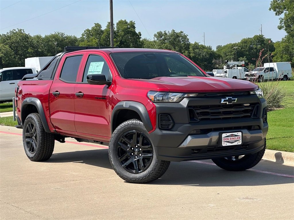 2025 Chevrolet Colorado Trail Boss photo 2