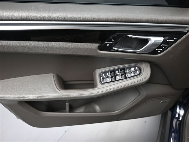 2018 Porsche Macan Base photo 3