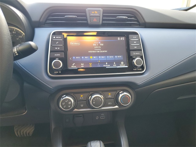 2025 Nissan Versa 1.6 SV photo 6